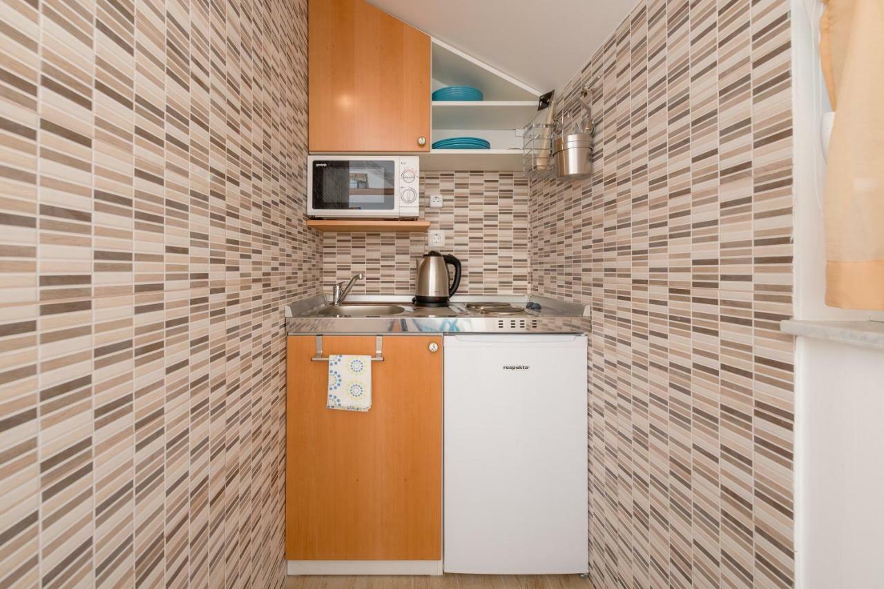 Apartments Kapo Каштела Екстер'єр фото