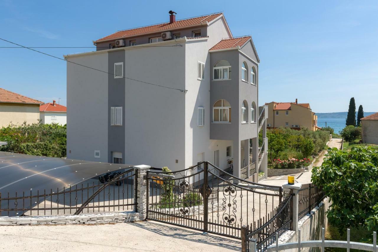 Apartments Kapo Каштела Екстер'єр фото